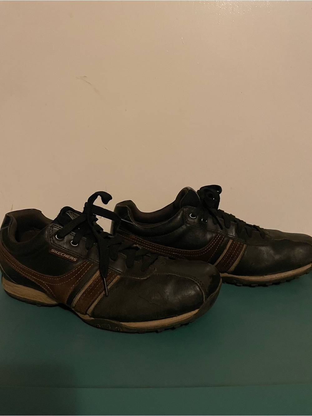 Skechers Men's Black and Brown Lace-Up Athletic Sneakers